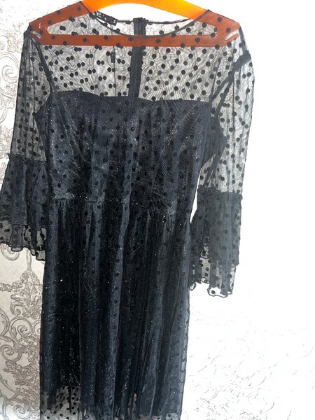 Блестящее платье в горошек