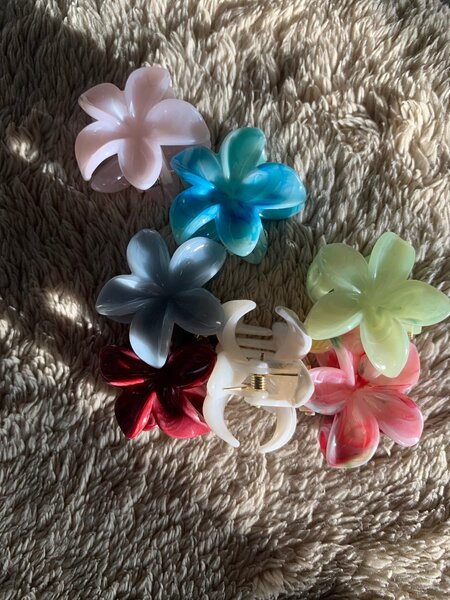Flower claw clips