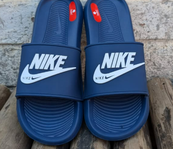 NIKE SLIDES 
