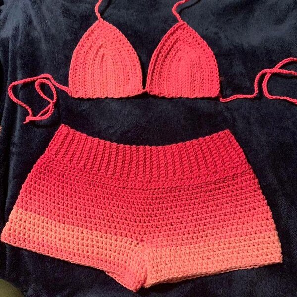 Ensemble en crochet coloré