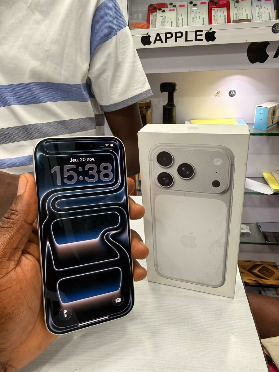 17 Pro 256Go avec carton juste