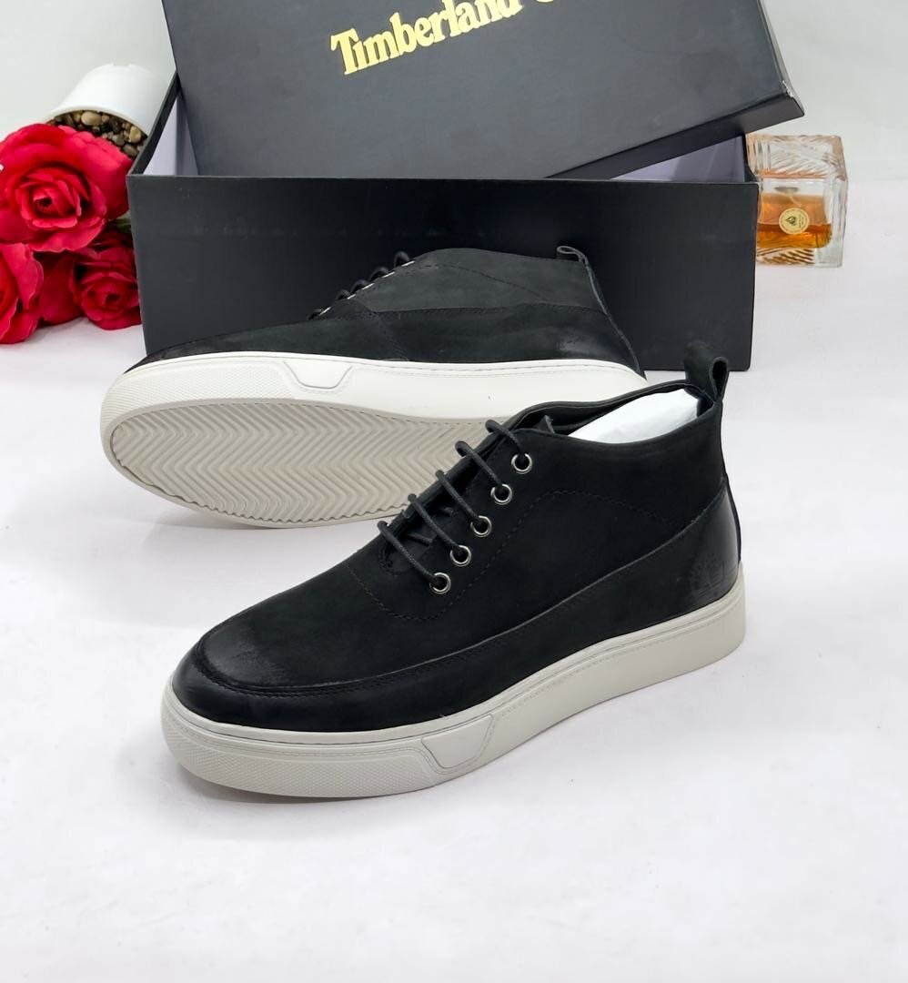 TIMBERLAND BLACK AND WHITE