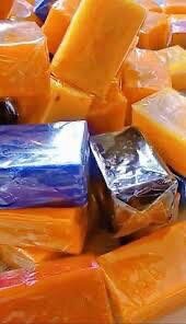 Savon artisanal coloré