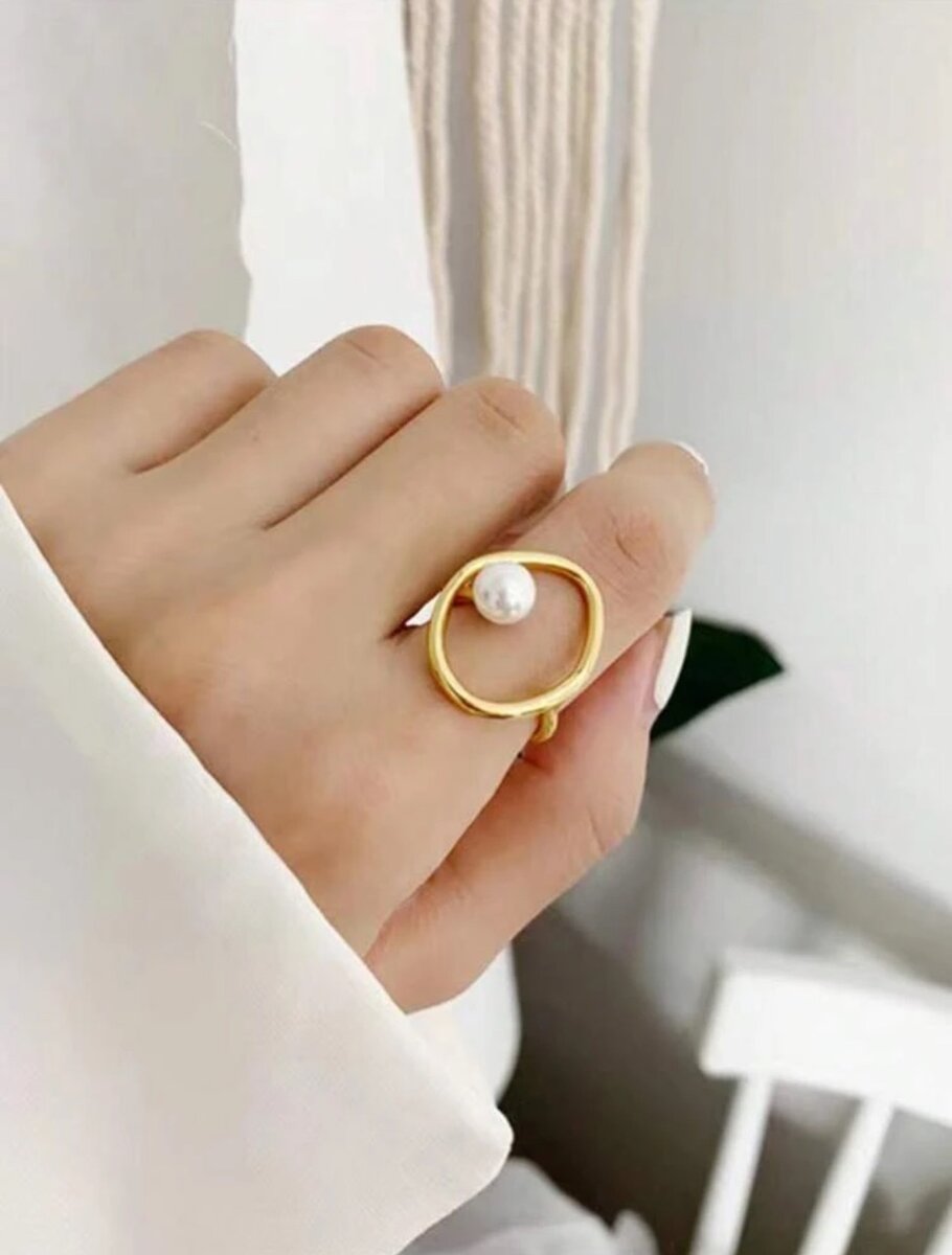 Faux Pearl Ring. One size