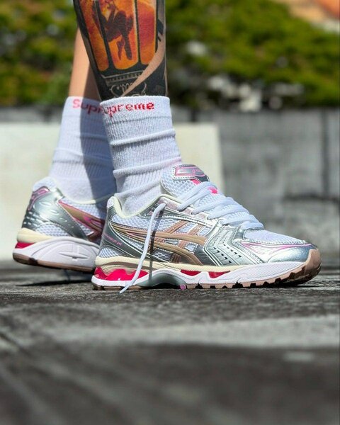 Baskets de course argentées