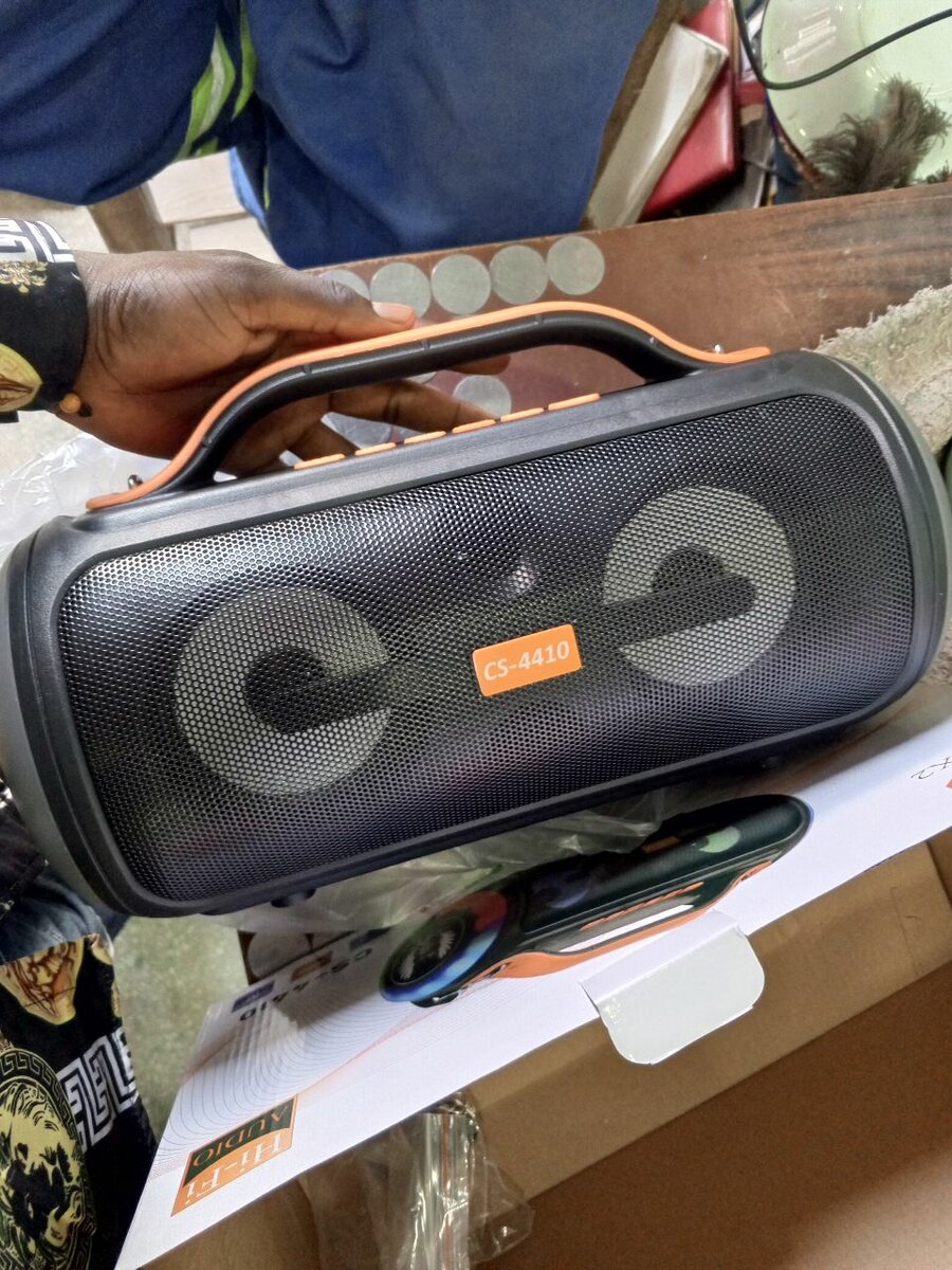 Rechargeable wireless speaker