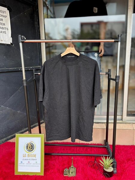 T-shirt noir graphique