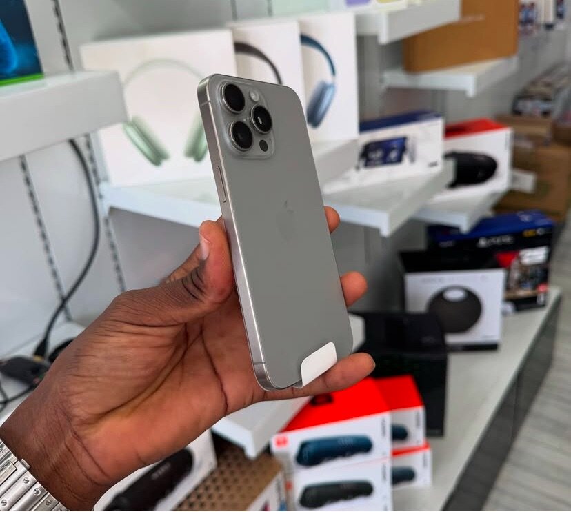 iPhone 15 Pro Max 256GB Physical Sim Factory Unlocked BH95%