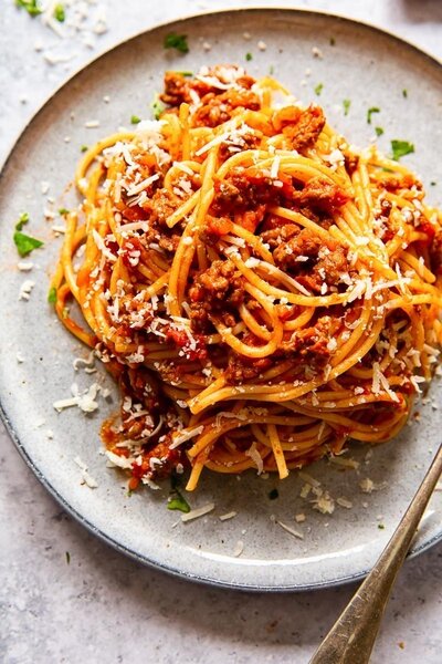 Spaghetti savoureux aux saucisses