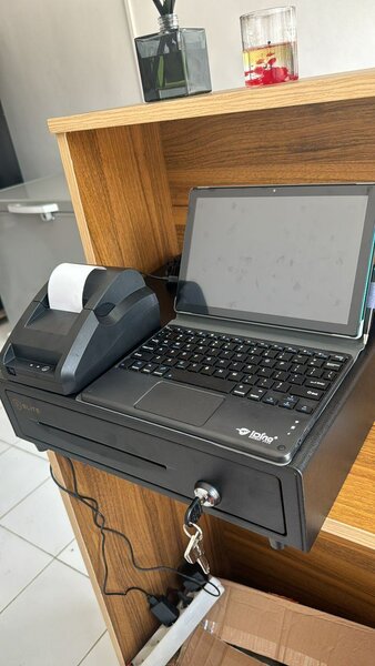 Caisse modèle enregistreuse 10" +suivi à distance