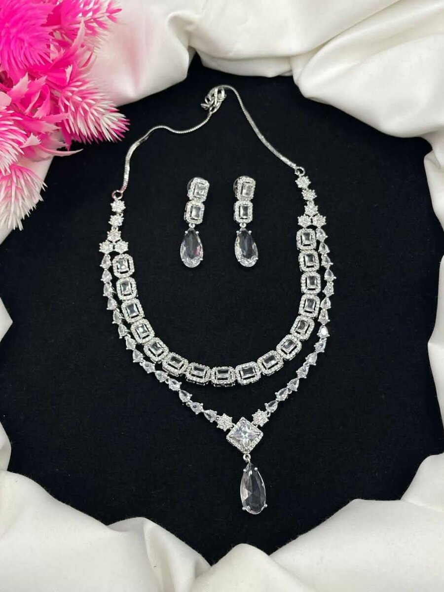 Ladies wedding set Necklace and earrings