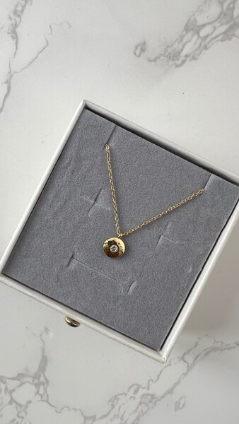 Collier pendentif doré élégant