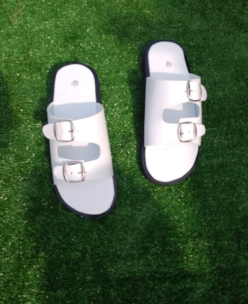 Sandales confortables modernes