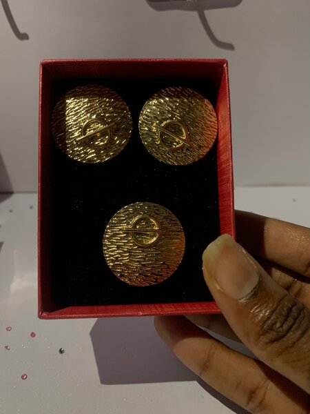 Boutons de manchette dorés