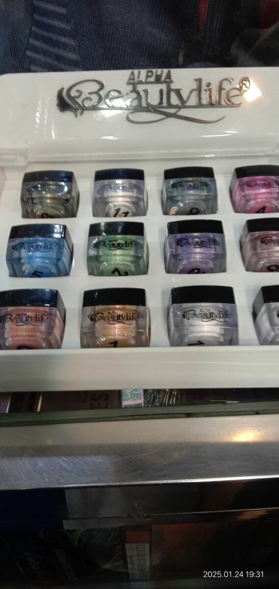 3d eyes shadow in glitters