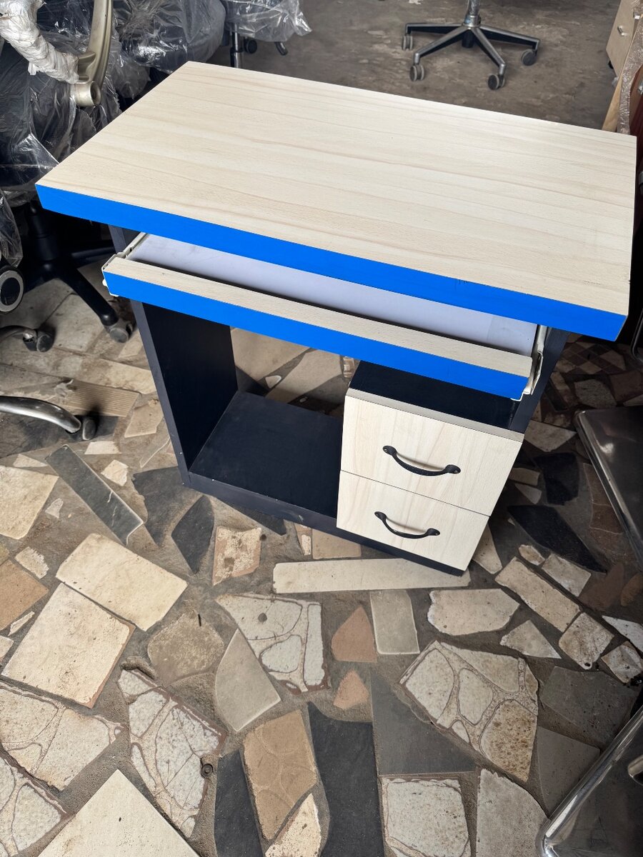 Bureau compact moderne