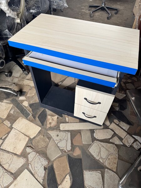 Bureau compact moderne