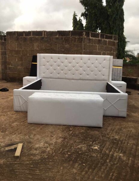 Accent king size with ottoman and 2 sides cabinet