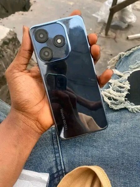 Smartphone TECNO moderne