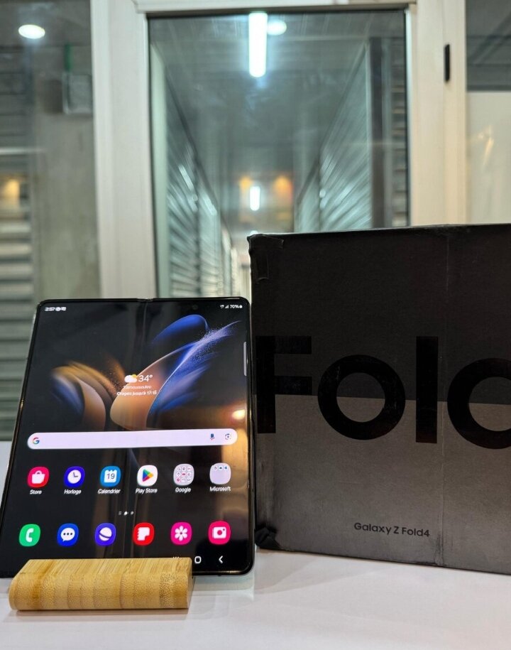 Samsung Z Fold 4 plus