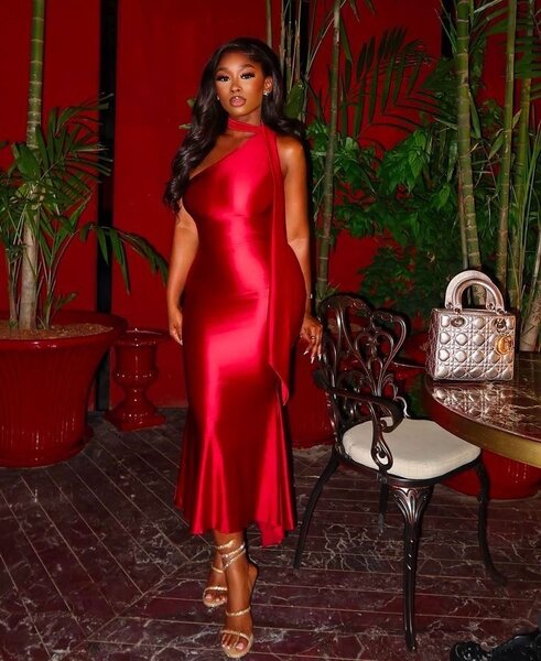 Robe rouge élégante soirée