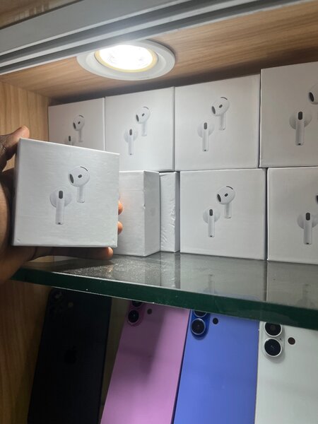 AirPods 4 avec réduction bruit