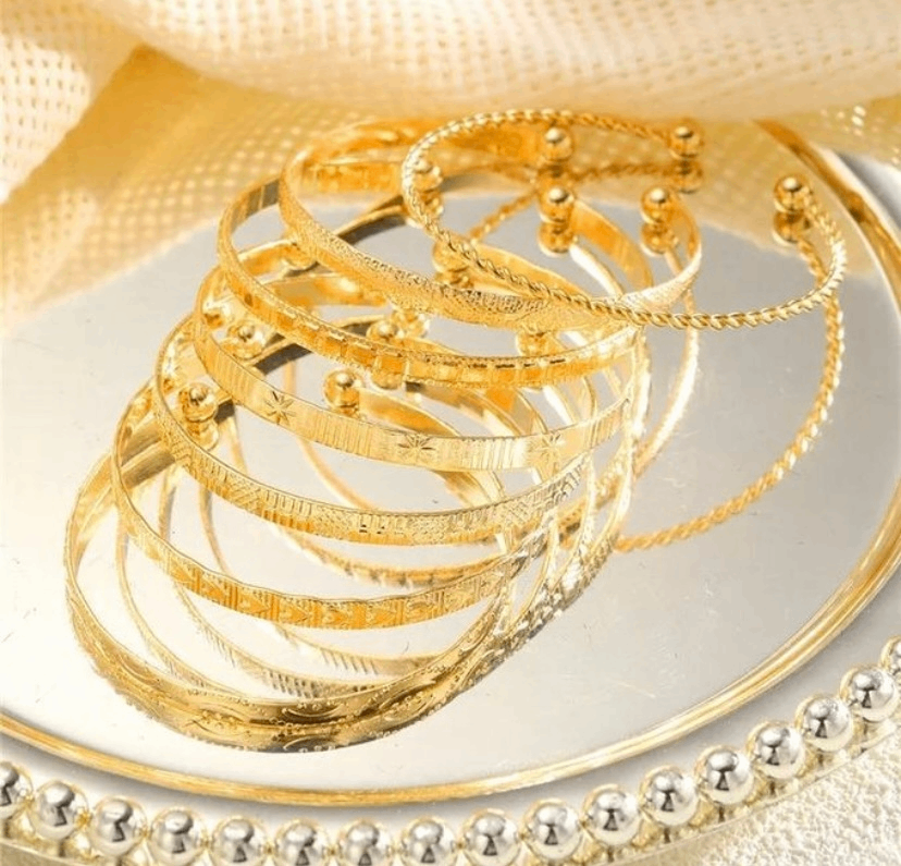 Bracelets dorés élégants