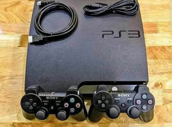 Console Sony PS3 avec manettes