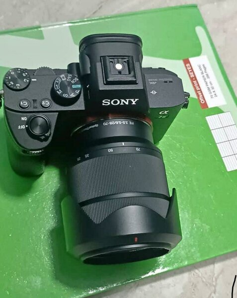 Appareils photo Sony et Nikon