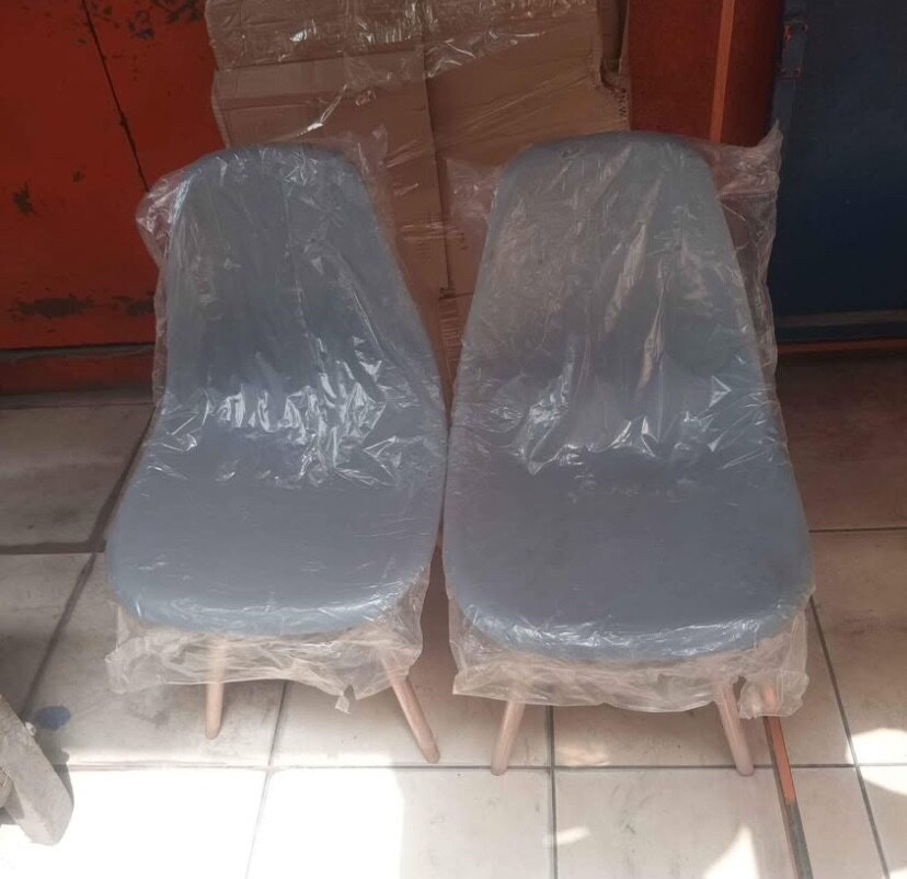 Chaises modernes colorées