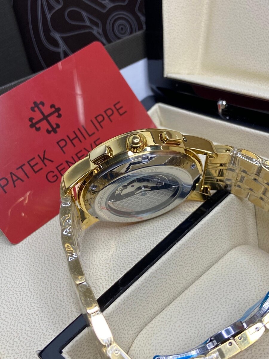 Elegant Patek Philippe Nautilus Watch