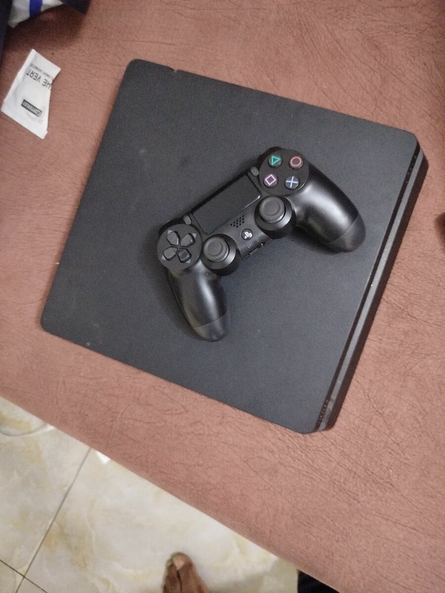 PS4 slim non craquée