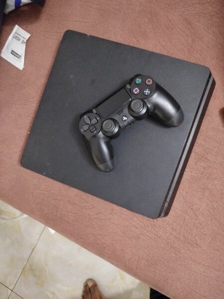 PS4 slim non craquée