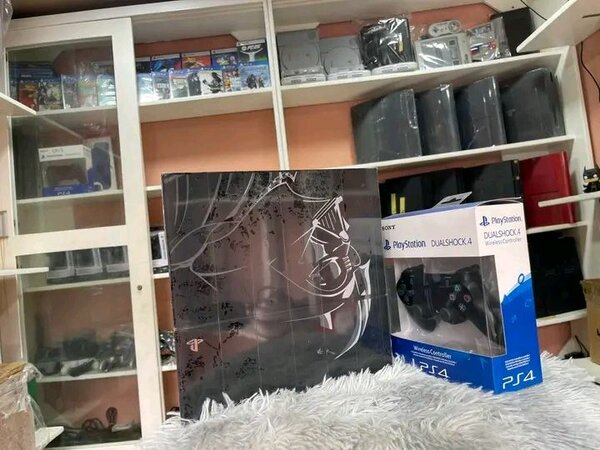 Console PS4 avec Manette