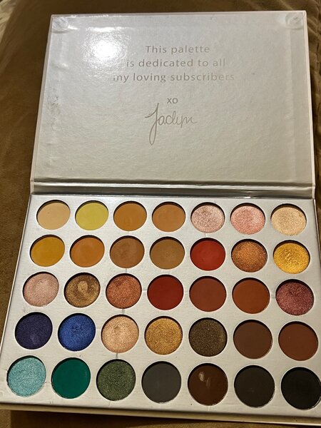 Makeup palettes