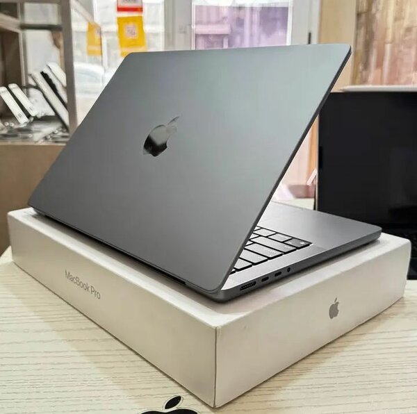 MacBook Pro 14" 2023 Puissant