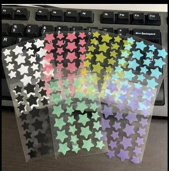 Autocollants étoilés colorés
