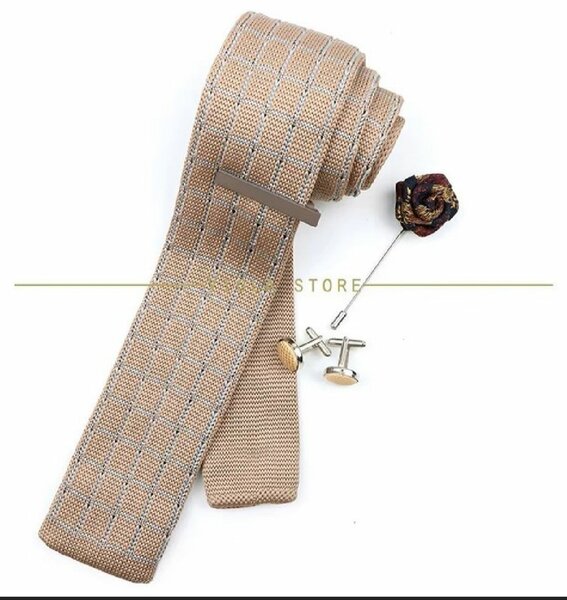 Cravate en tricot pour hommes élégante