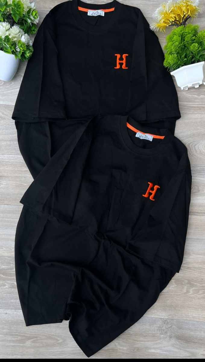 T-shirts noirs avec logo H