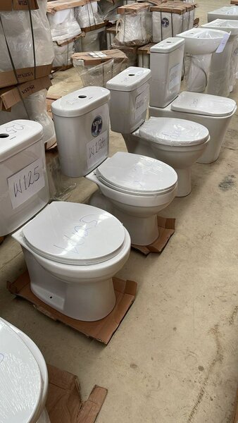 Cuvette WC moderne en céramique