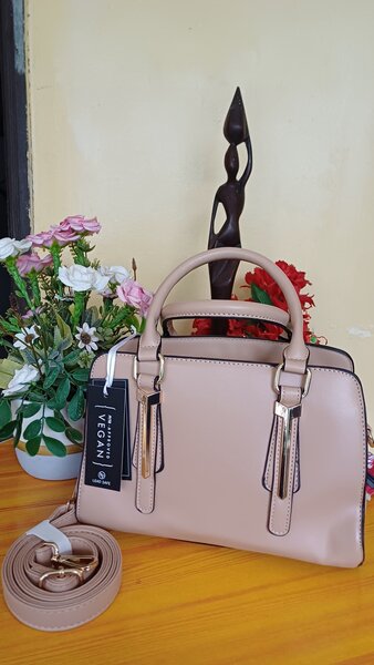 Sac à main élégant beige