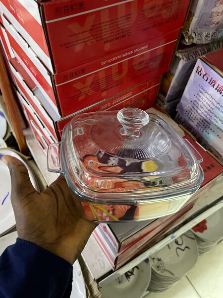 Plat à four en verre résistant