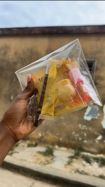 Ensemble de Baumes à Lèvres