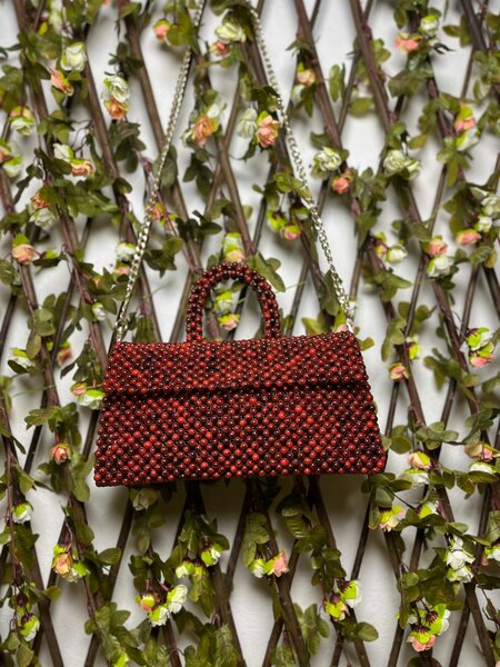 Sac à main perlé élégant