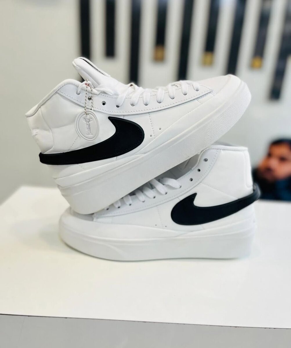 NIKE AIRFORCE CLASSIC