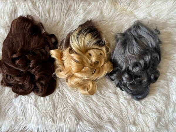 Perruque Bouclée Chic