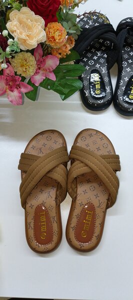 Sandales croisées marron femme