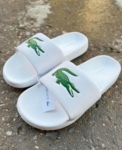 Claquettes blanches confortables
