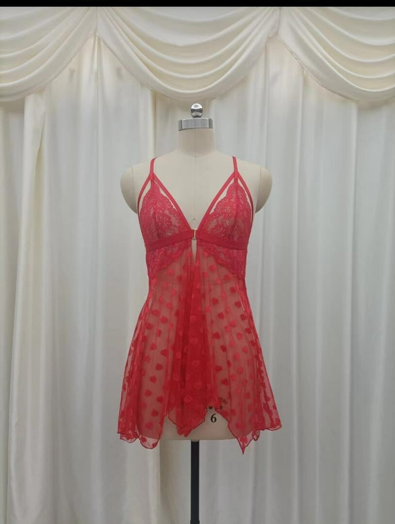 Nuisette rouge en dentelle