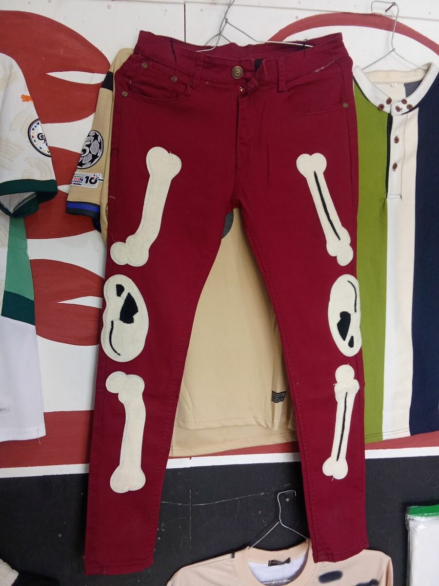 Pantalon à motif squelettique